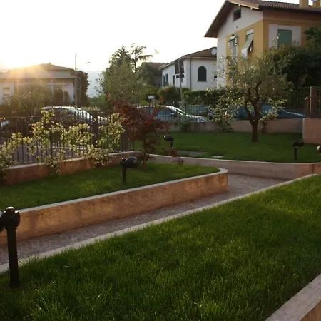 Newcastle Sul Lario Box Como Lake Mandello del Lario